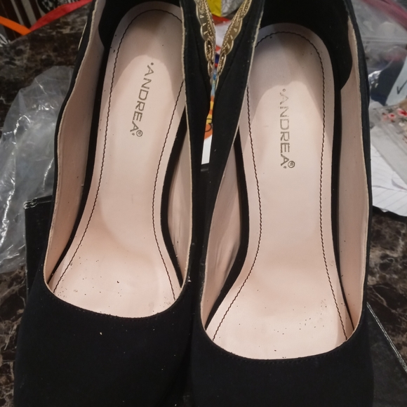 Heels - Picture 5 of 6